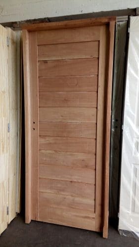 Puerta de madera maciza para exterior